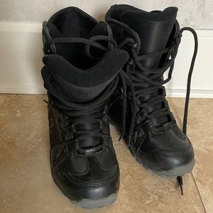 Zuma Black Snowboard Boots